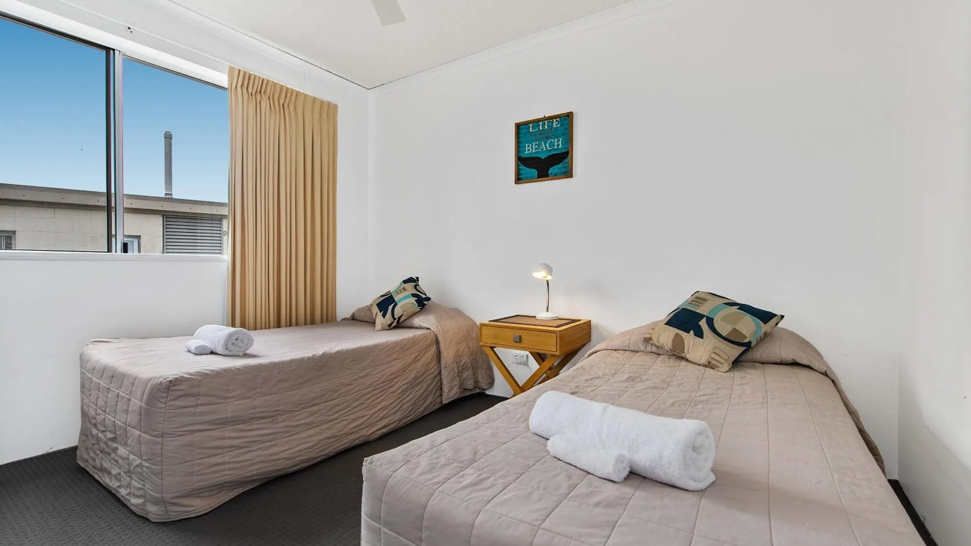 *** Aparthotel Surfcomber On The Beach Maroochydore Australia