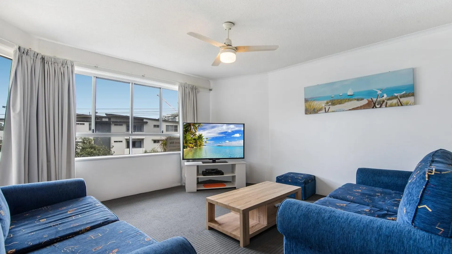 Surfcomber On The Beach Maroochydore Australien